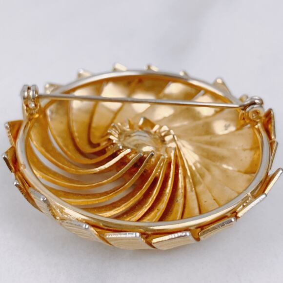 Vintage Mid Century Gold Tone Swirl Brooch Textured Layered Modernist Spiral Pin - Picture 9 of 16